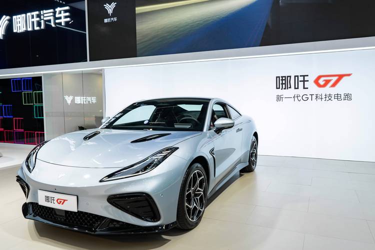 佛山高明区亿跃阳企业管理咨询哪吒汽车在智能汽车领域的表现，领途汽车在新能源汽车市场中的影响力